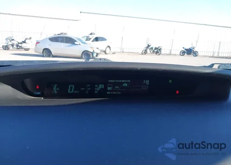 2014 Toyota Prius Three z USA, uszkodzony, nr VIN JTDKN3DU6E1839371